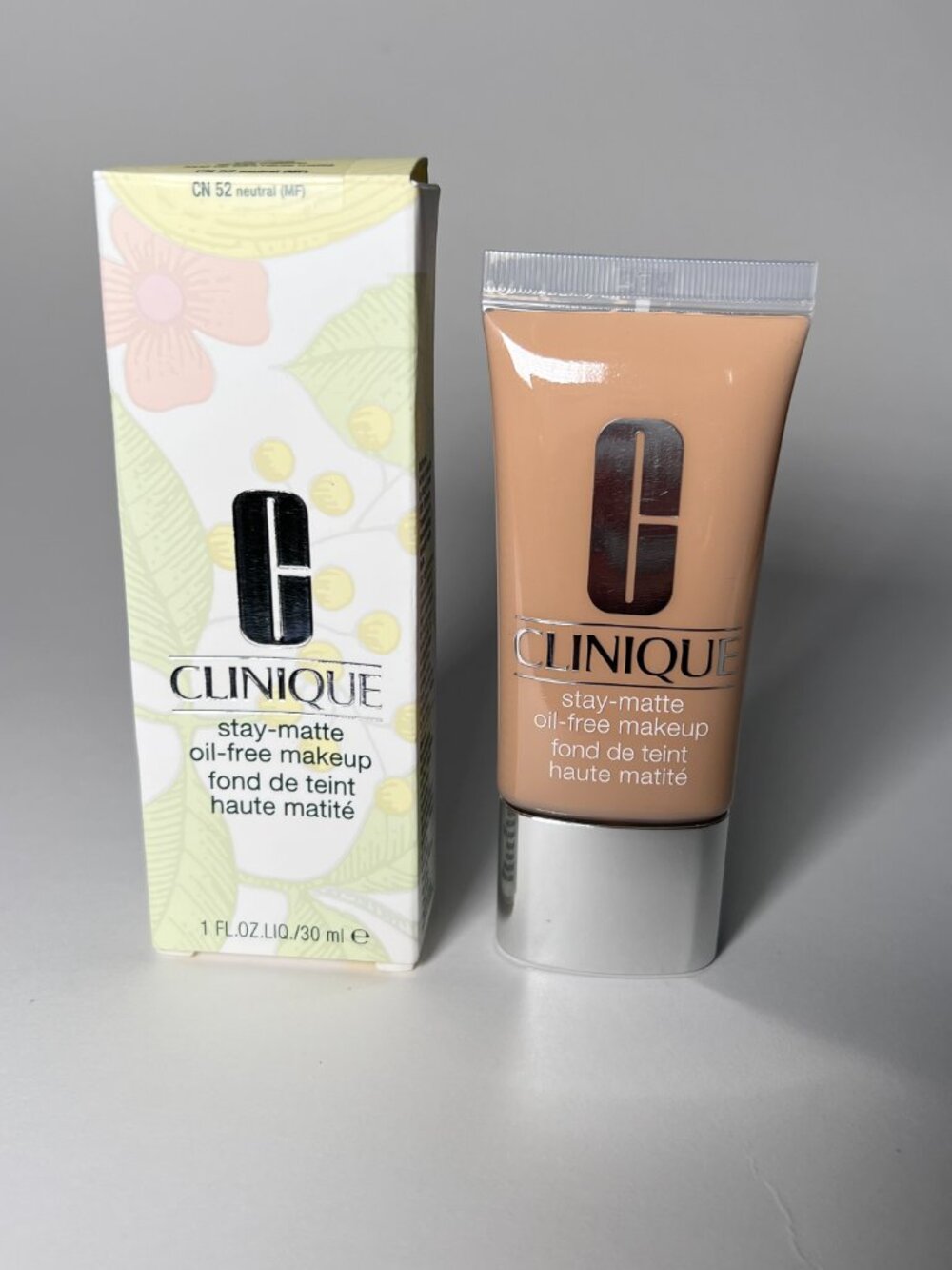 Clinique Stay Matte Oil Free Makeup 52 Neutral Full Regular Size 1 fl oz SEALED - Picture 2 of 5